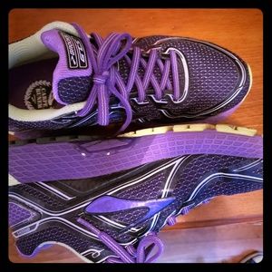 Brooks GLS sneakers